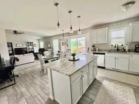 205 Sundance Trl, Capron, IL 61012 photo 12