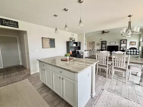 205 Sundance Trl, Capron, IL 61012 photo 9