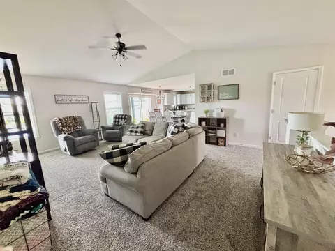 205 Sundance Trl, Capron, IL 61012 photo 5
