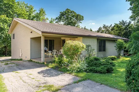 5537 Guilford Rd, Rockford, IL 61107