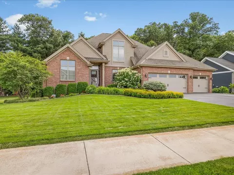 858 Freedlund Dr, Rockton, IL 61072