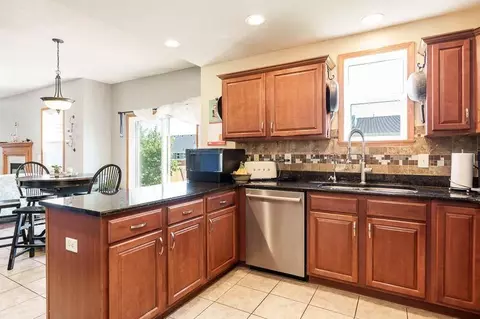 Kitchen - 652 Overture Way, Roscoe, IL 61073 photo 3 of 5