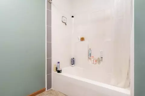 Bath - 652 Overture Way, Roscoe, IL 61073 photo 3 of 4