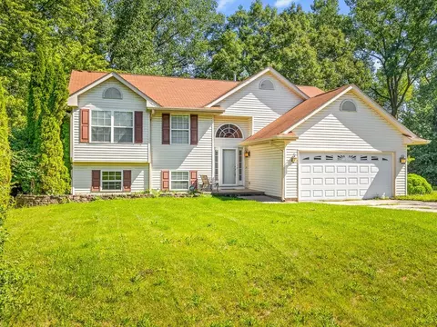 212 NE Rochester Rd, Poplar Grove, IL 61065