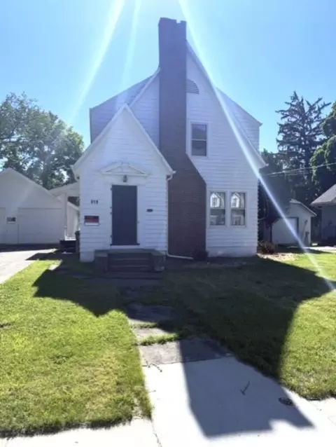 811 S Burchard Ave, Freeport, IL 61032 photo 3