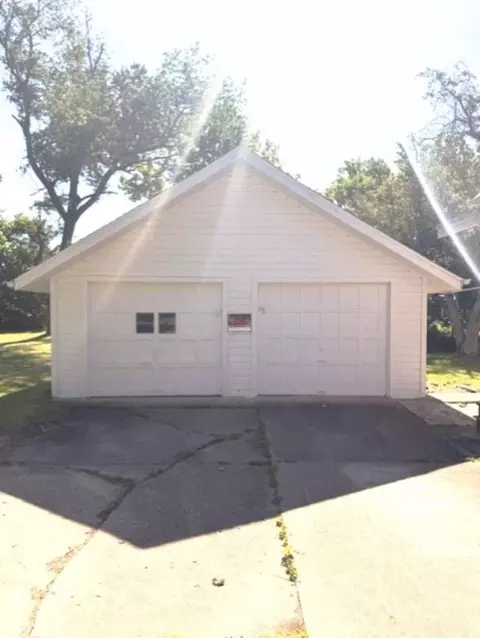 811 S Burchard Ave, Freeport, IL 61032 photo 5