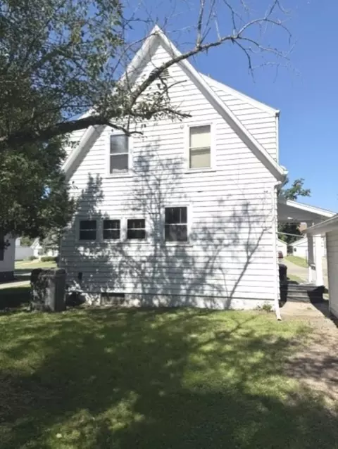 811 S Burchard Ave, Freeport, IL 61032 photo 4