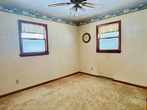 Bedroom - 422 E 8th St, Belvidere, IL 61008 photo 3 of 4