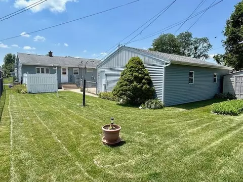 Exterior - 422 E 8th St, Belvidere, IL 61008 photo 5 of 5