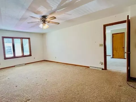 Living - 422 E 8th St, Belvidere, IL 61008 photo 4 of 6