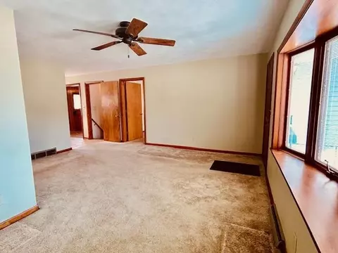 Living - 422 E 8th St, Belvidere, IL 61008 photo 3 of 6