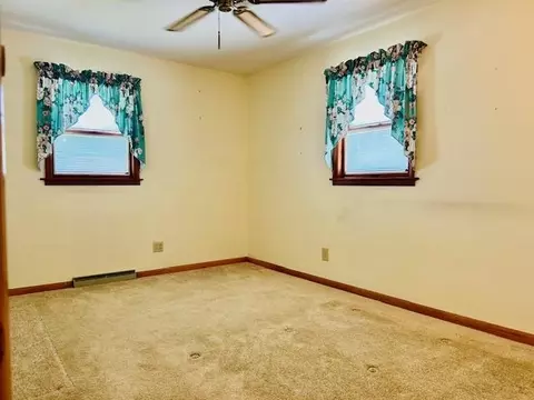 Bedroom - 422 E 8th St, Belvidere, IL 61008 photo 1 of 4