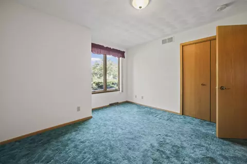 Bedroom - 5939 Chestnut St, Roscoe, IL 61073 photo 6 of 9