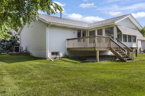 Exterior - 5939 Chestnut St, Roscoe, IL 61073 photo 8 of 10