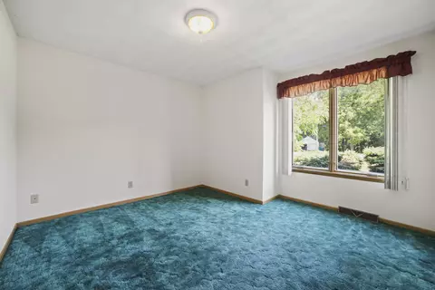 Bedroom - 5939 Chestnut St, Roscoe, IL 61073 photo 4 of 9