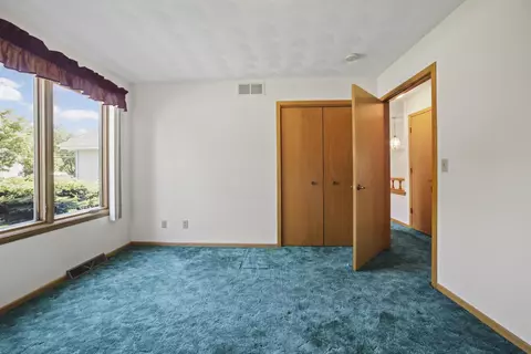 Bedroom - 5939 Chestnut St, Roscoe, IL 61073 photo 5 of 9