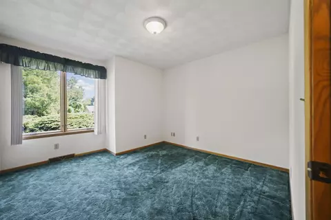 Bedroom - 5939 Chestnut St, Roscoe, IL 61073 photo 1 of 9