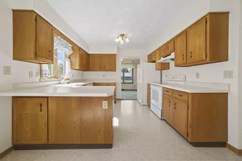 Kitchen - 5939 Chestnut St, Roscoe, IL 61073 photo 1 of 4