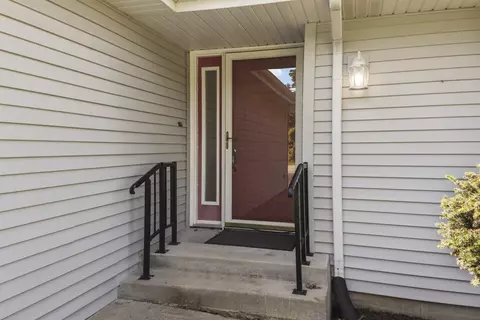 Exterior - 5939 Chestnut St, Roscoe, IL 61073 photo 3 of 10