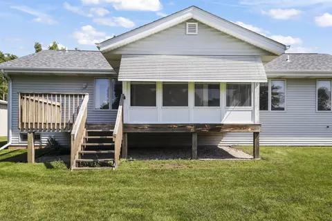 Exterior - 5939 Chestnut St, Roscoe, IL 61073 photo 7 of 10