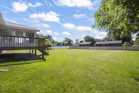 Exterior - 5939 Chestnut St, Roscoe, IL 61073 photo 10 of 10