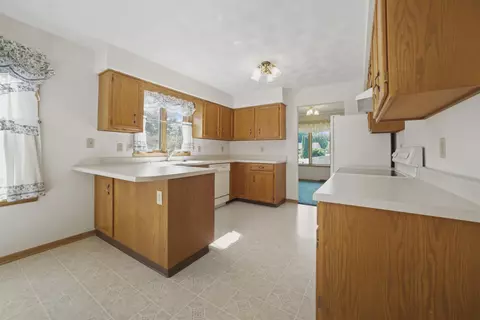 Kitchen - 5939 Chestnut St, Roscoe, IL 61073 photo 2 of 4