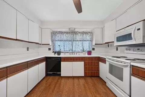 Kitchen - 13776 Beaver Dr, Roscoe, IL 61073 photo 1 of 2