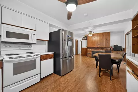 Kitchen - 13776 Beaver Dr, Roscoe, IL 61073 photo 2 of 2