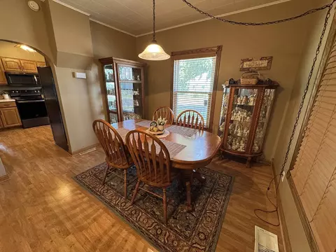 Dining - 80 Snow St, Chadwick, IL 61014 photo 2 of 2