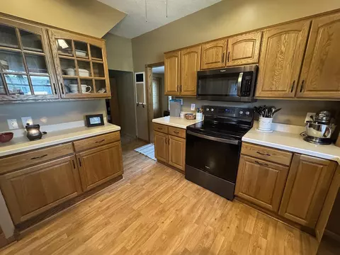 Kitchen - 80 Snow St, Chadwick, IL 61014 photo 3 of 4