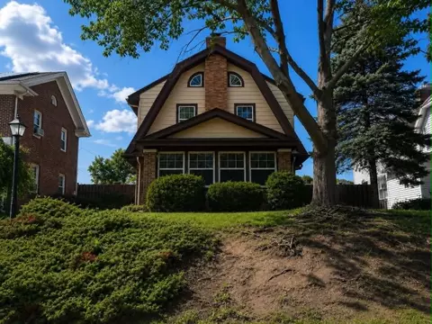 1916 Harlem Blvd, Rockford, IL 61103