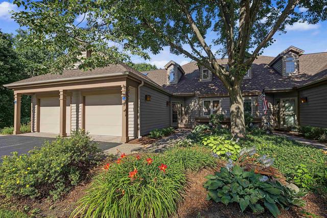 2 Rock Cove Ln, Galena, IL 61036