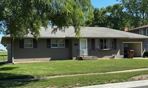 3724 Florida Dr, Rockford, IL 61108