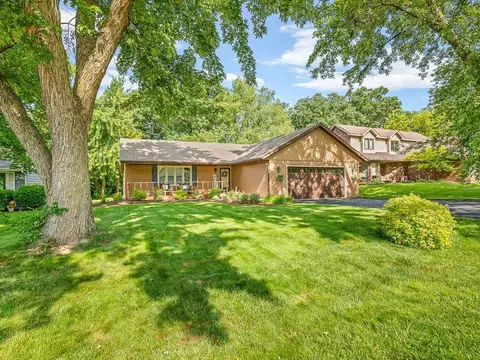 102 NE Centralia Pl, Poplar Grove, IL 61065