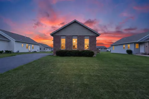 7463 Silo St, Machesney Park, IL 61115