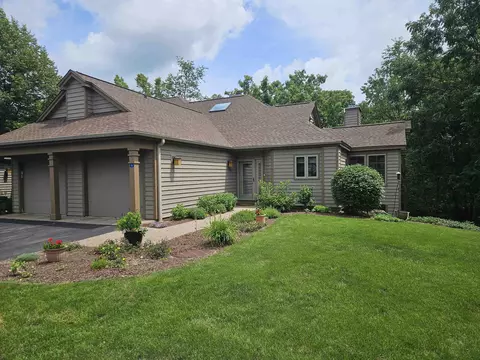 16 Rock Cove Ln, Galena, IL 61036