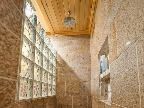 Bath - 635 Hickory Ct, Lake Summerset, IL 61019 photo 6 of 8