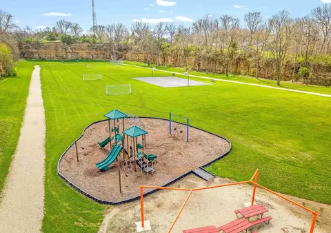 View/Area - 635 Hickory Ct, Lake Summerset, IL 61019 photo 3 of 4