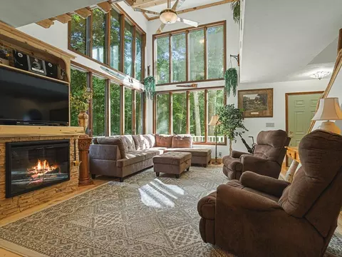 Living - 635 Hickory Ct, Lake Summerset, IL 61019 photo 5 of 8
