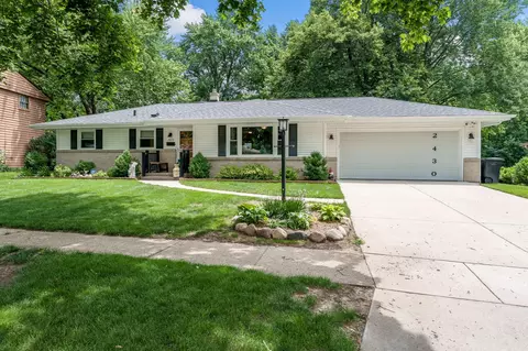 2430 Evanston Dr, Rockford, IL 61108