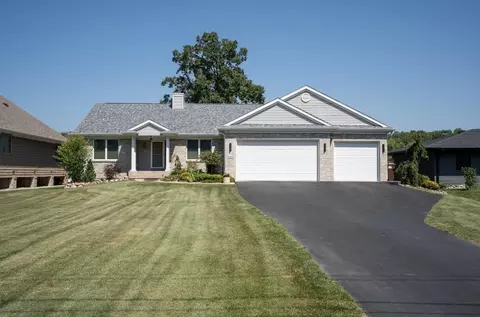 9508 Shore Dr, Machesney Park, IL 61115