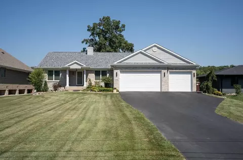 9508 Shore Dr, Machesney Park, IL 61115