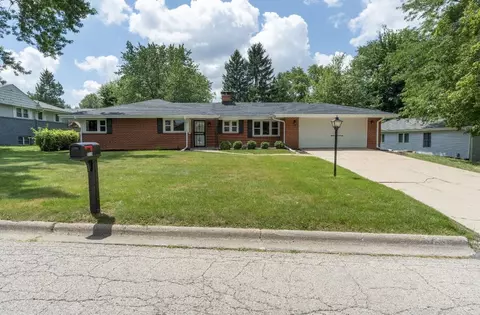 5715 Knollwood Rd, Rockford, IL 61107