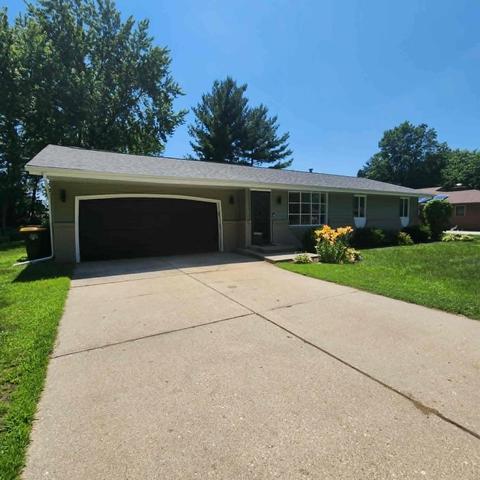 4619 Apollo Dr, Machesney Park, IL 61115