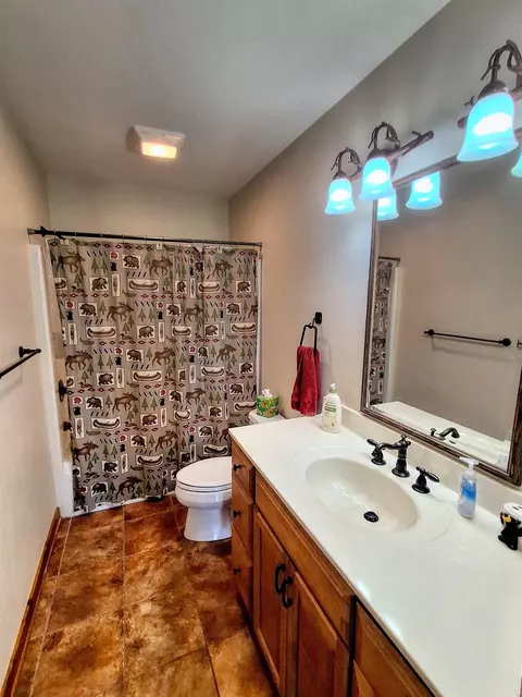 Bath - 23-99 Brighton Ct, Lanark, IL 61046 photo 2 of 3