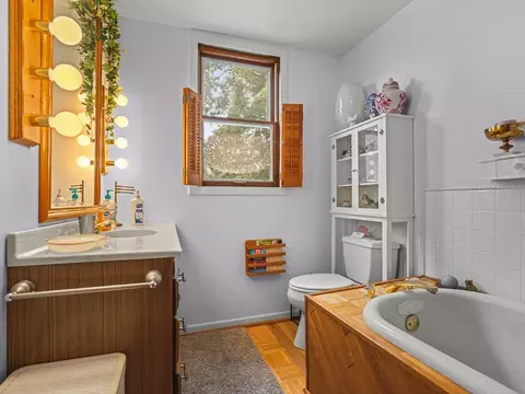 Bath - 520 Division St, Pecatonica, IL 61063 photo 1 of 5