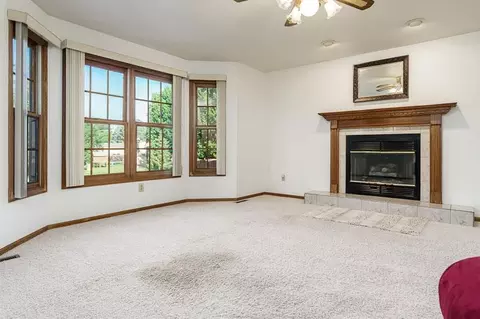 Living - 501 Dori Ct, Pecatonica, IL 61063 photo 4 of 9