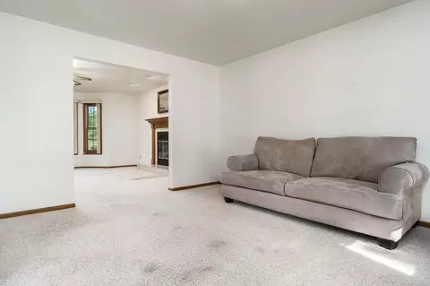 Living - 501 Dori Ct, Pecatonica, IL 61063 photo 1 of 9
