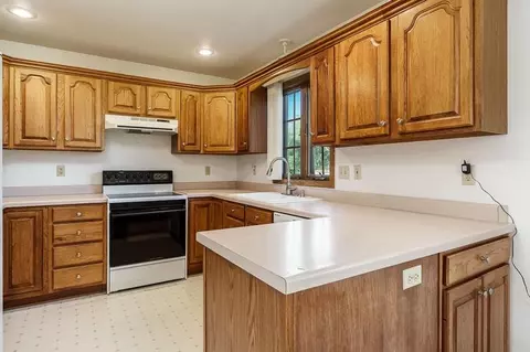 Kitchen - 501 Dori Ct, Pecatonica, IL 61063 photo 1 of 5