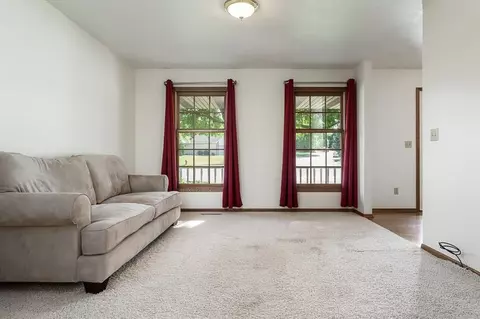 Living - 501 Dori Ct, Pecatonica, IL 61063 photo 3 of 9